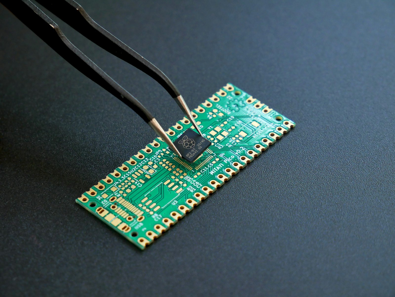 Manual soldering of electronic components at an ESD-safe workstation